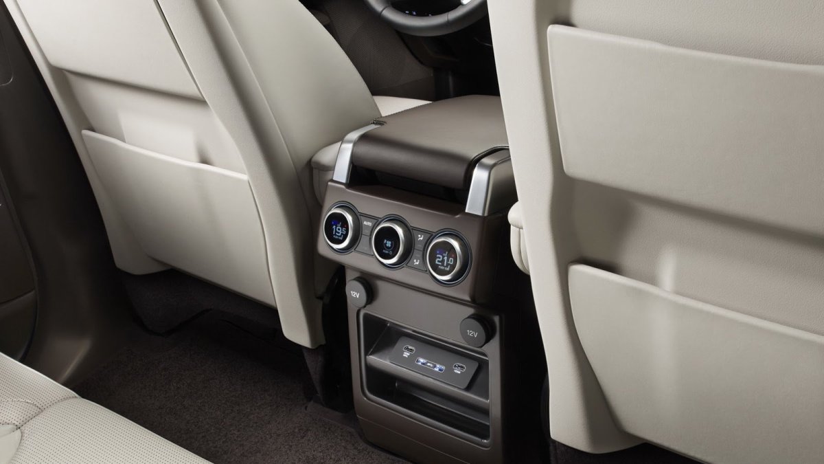 Land Rover Discovery přichází v páté generaci, která větší než doposud.