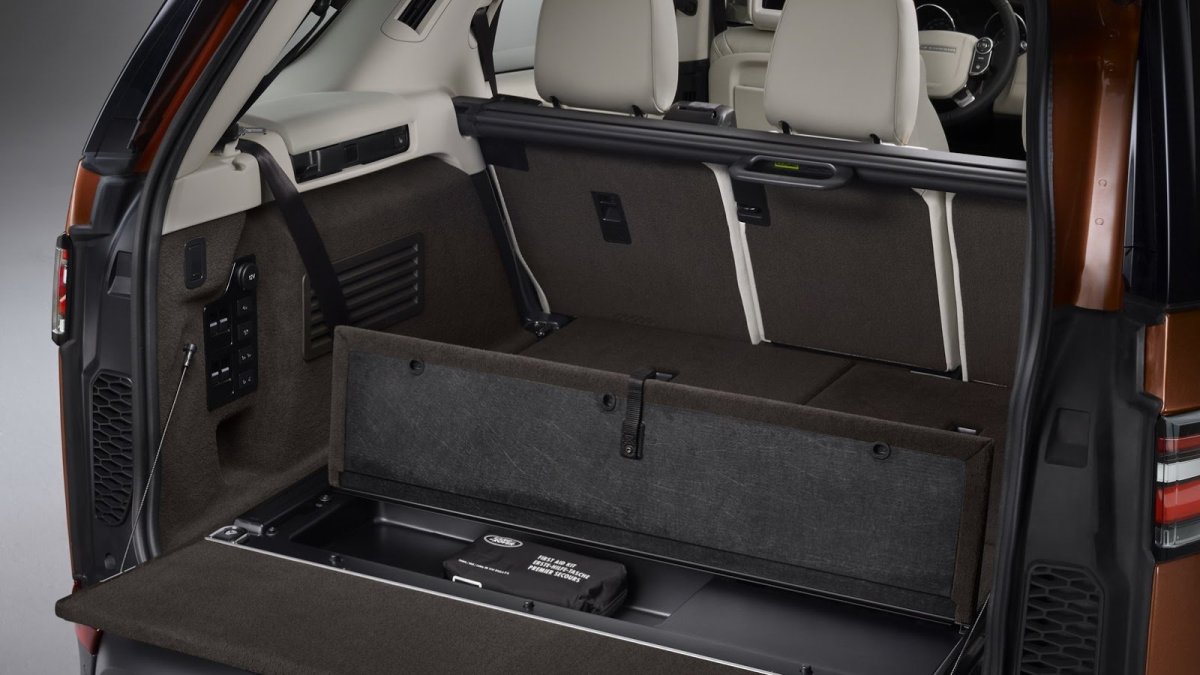Land Rover Discovery přichází v páté generaci, která větší než doposud.