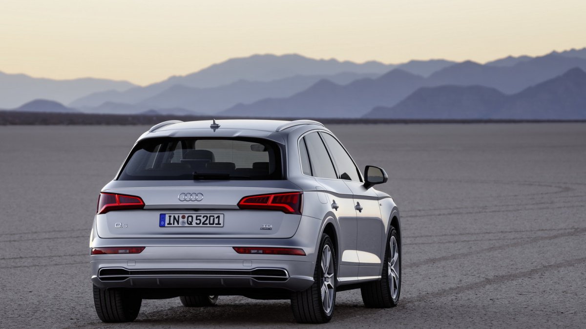 Audi Q5 se představuje ve druhá generaci, ta je větší a celkově vyspělejší.