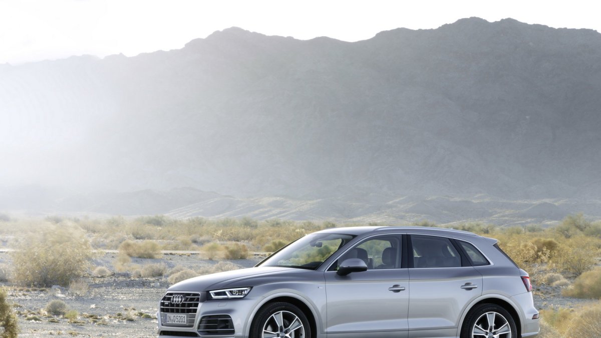 Audi Q5 se představuje ve druhá generaci, ta je větší a celkově vyspělejší.