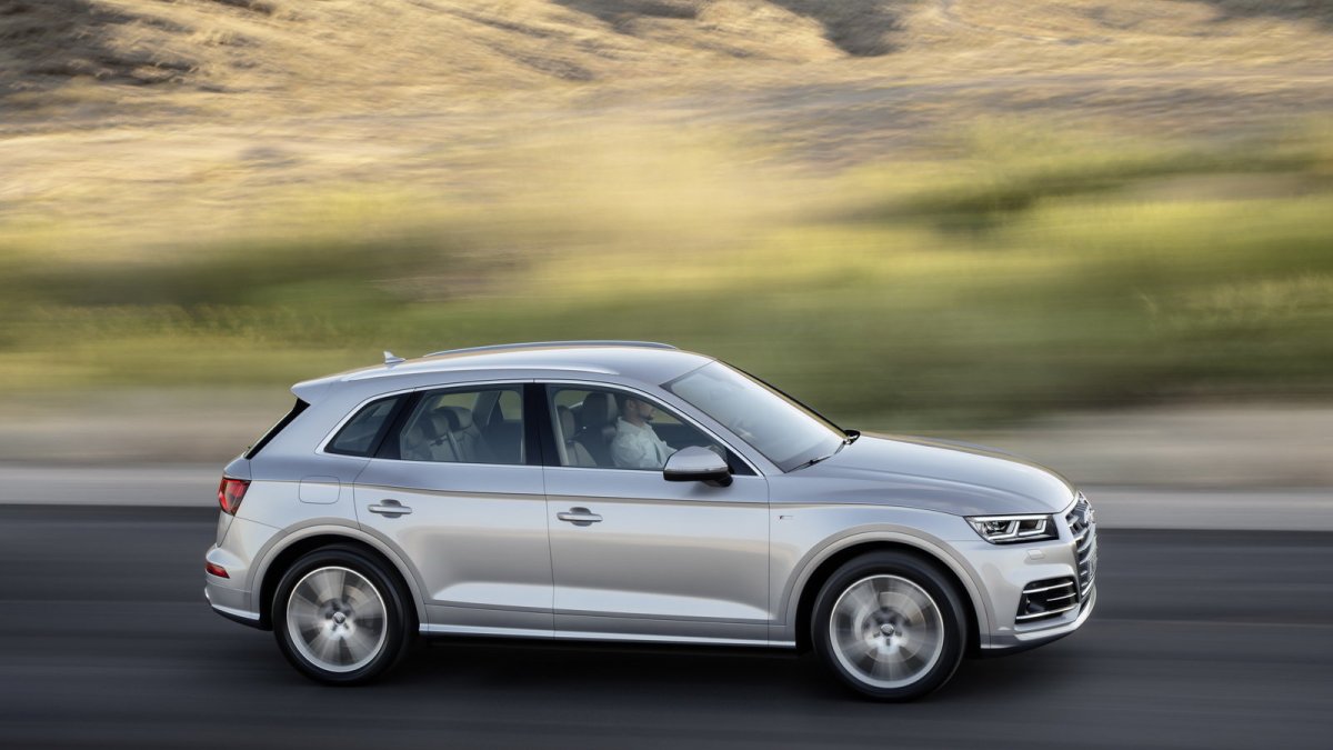 Audi Q5 se představuje ve druhá generaci, ta je větší a celkově vyspělejší.