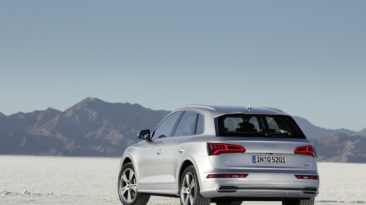 Audi Q5 se představuje ve druhá generaci, ta je větší a celkově vyspělejší.