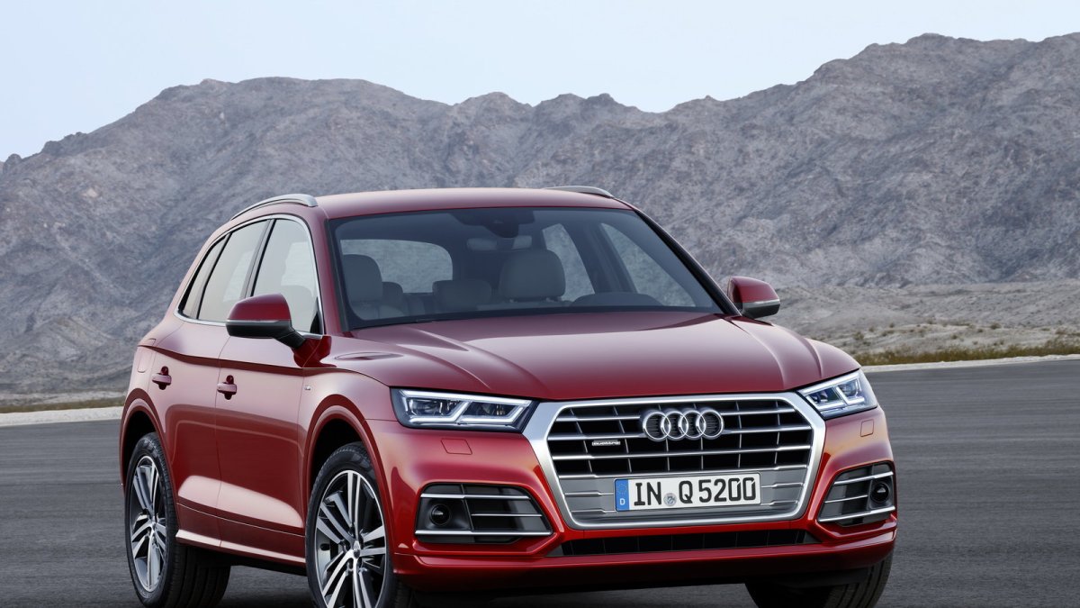 Audi Q5 se představuje ve druhá generaci, ta je větší a celkově vyspělejší.