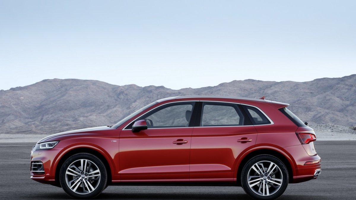 Audi Q5 se představuje ve druhá generaci, ta je větší a celkově vyspělejší.