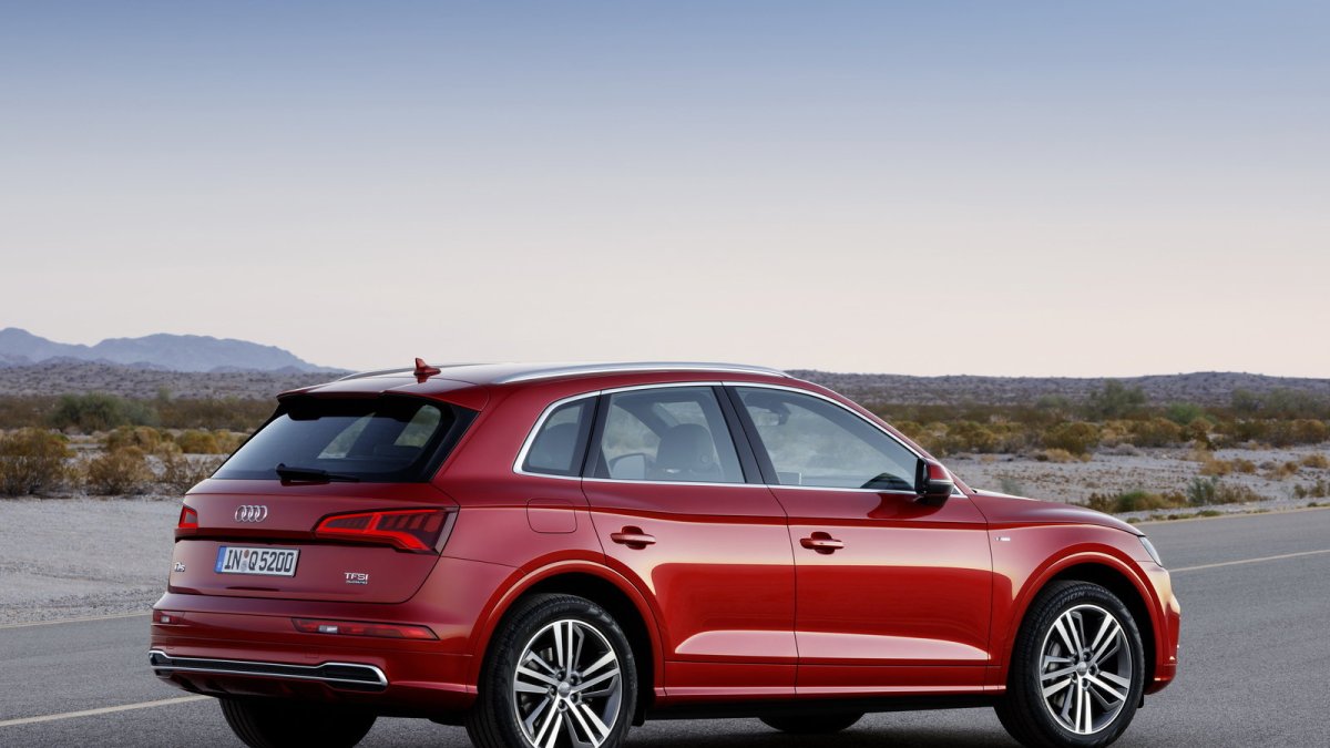 Audi Q5 se představuje ve druhá generaci, ta je větší a celkově vyspělejší.