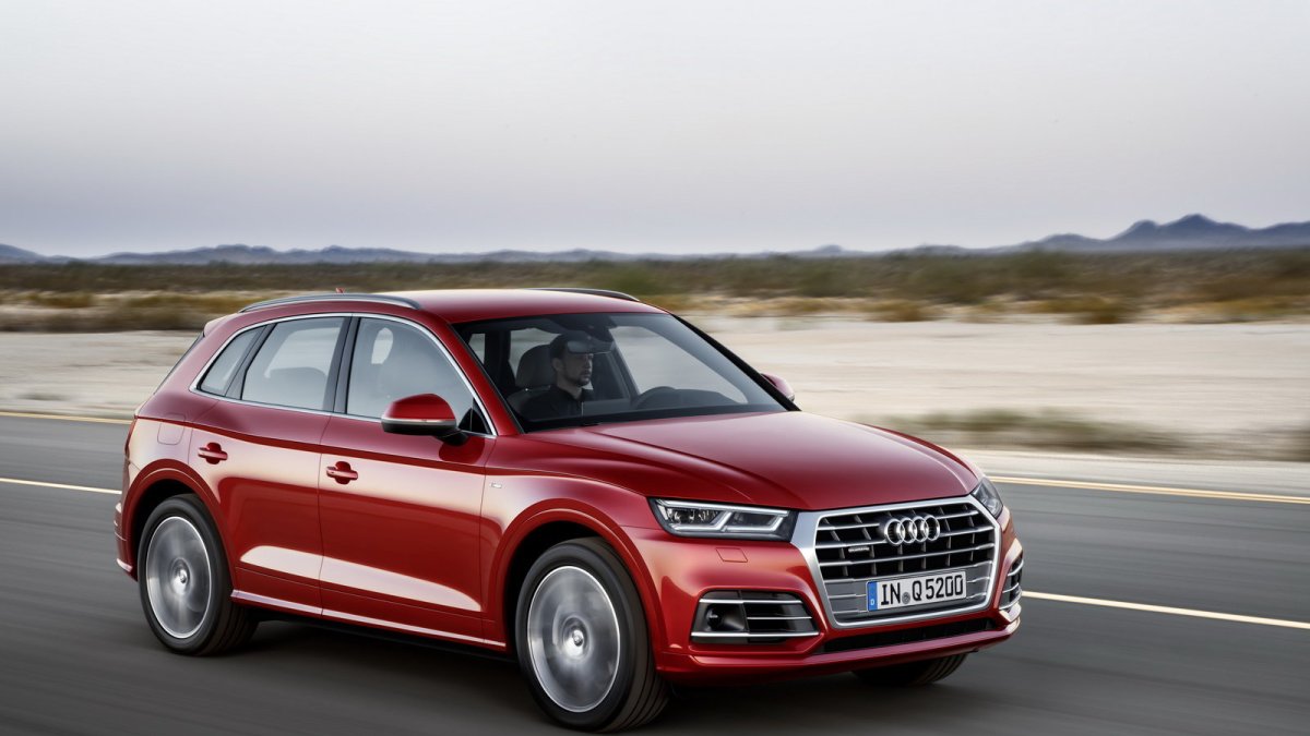 Audi Q5 se představuje ve druhá generaci, ta je větší a celkově vyspělejší.
