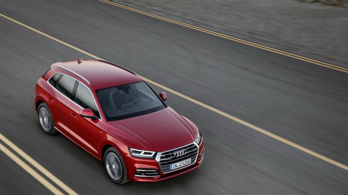 Audi Q5 se představuje ve druhá generaci, ta je větší a celkově vyspělejší.