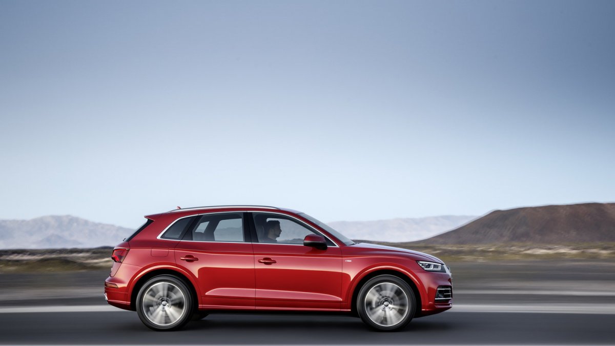 Audi Q5 se představuje ve druhá generaci, ta je větší a celkově vyspělejší.