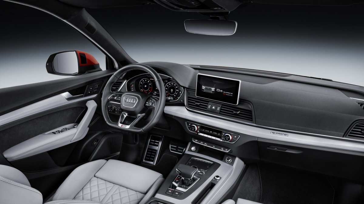 Audi Q5 se představuje ve druhá generaci, ta je větší a celkově vyspělejší.