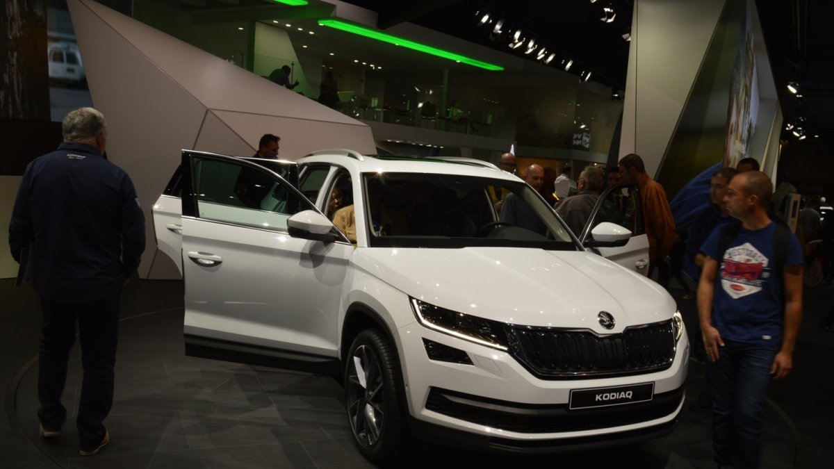 Škoda Kodiaq při premiéře na pařížském autosalonu.