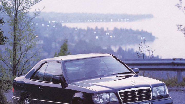 Mercedes-Benz C124 se poprvé představil na ženevském autosalonu 1987.