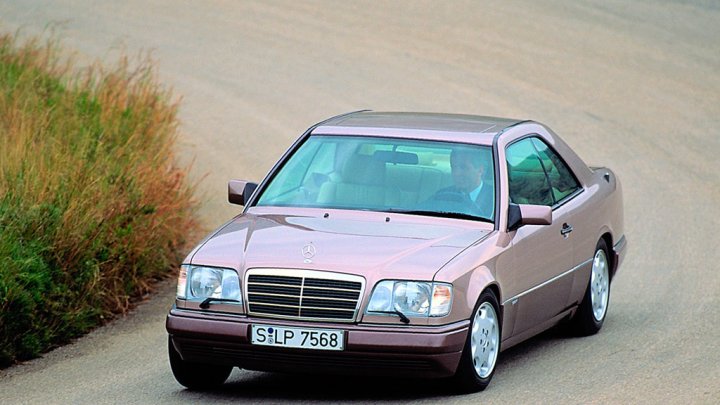 Mercedes-Benz C124 se poprvé představil na ženevském autosalonu 1987.