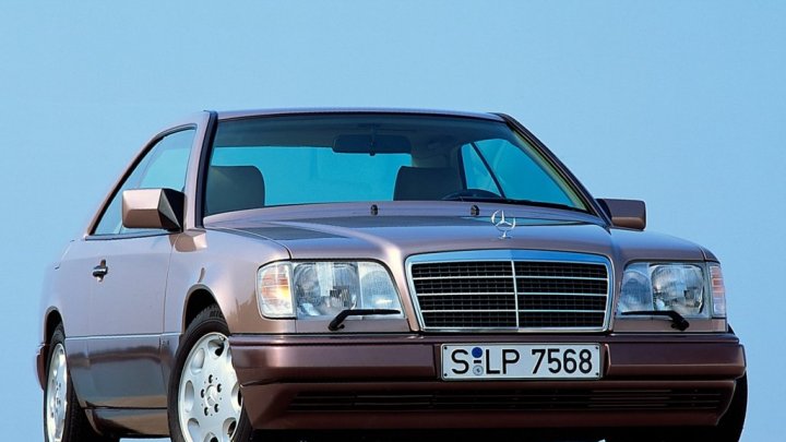 Mercedes-Benz C124 se poprvé představil na ženevském autosalonu 1987.