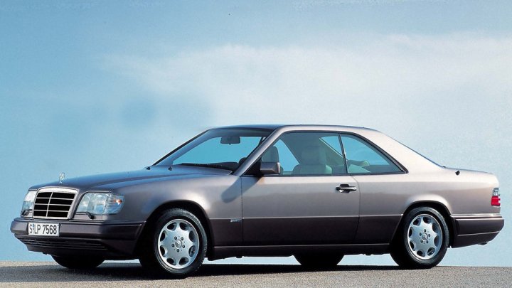 Mercedes-Benz C124 se poprvé představil na ženevském autosalonu 1987.