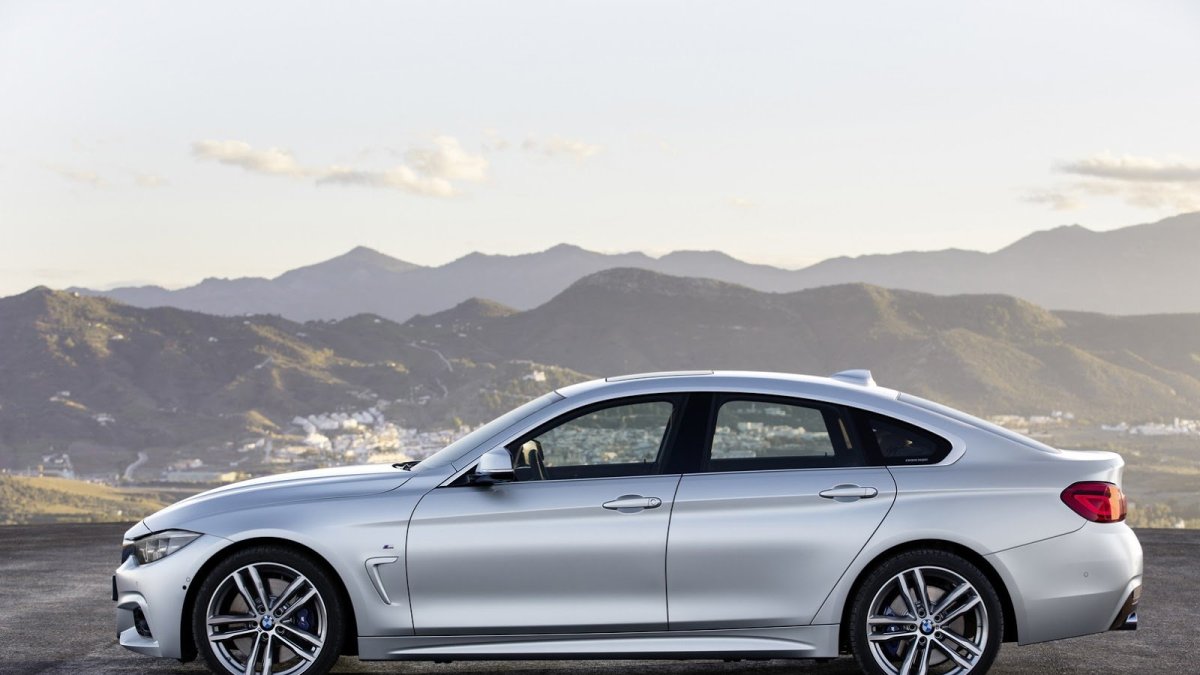 BMW řady 4 dostalo například nová LED světla a upravený interiér.