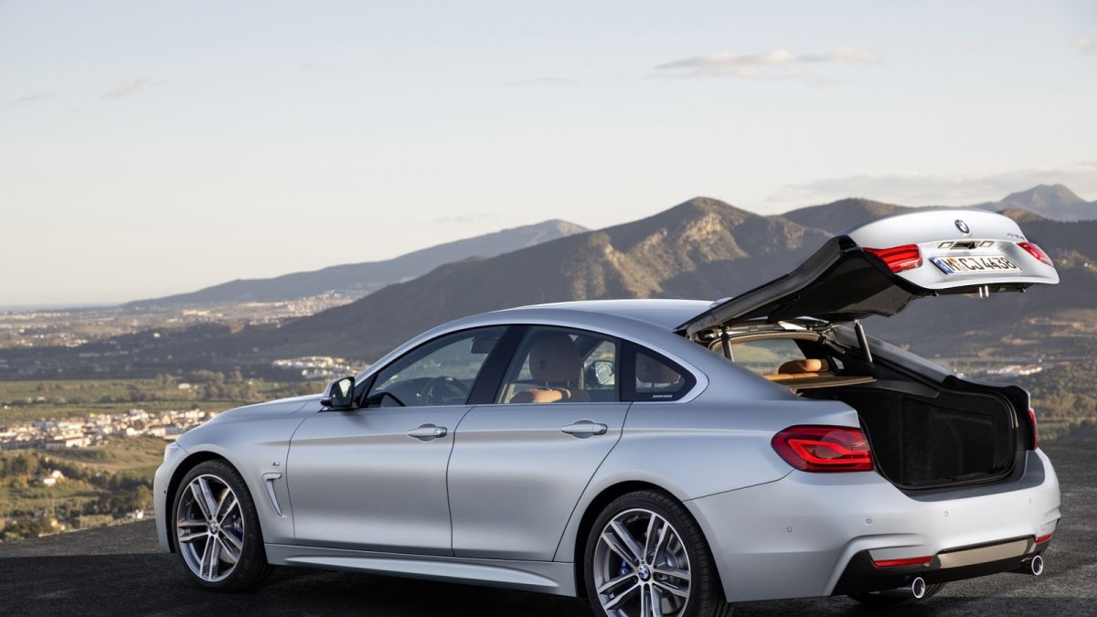 BMW řady 4 dostalo například nová LED světla a upravený interiér.