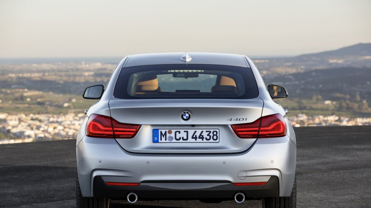 BMW řady 4 dostalo například nová LED světla a upravený interiér.