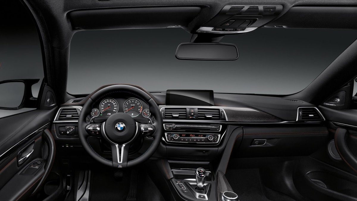 BMW řady 4 dostalo například nová LED světla a upravený interiér.