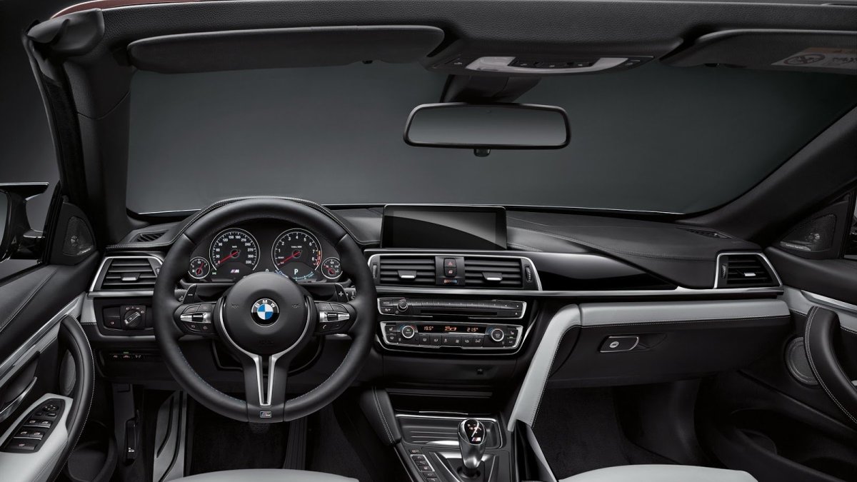 BMW řady 4 dostalo například nová LED světla a upravený interiér.