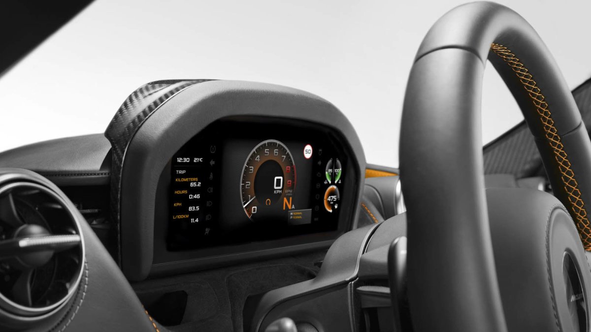 McLaren 720S je zatraceně rychlý a má geniální přístrojovou desku,