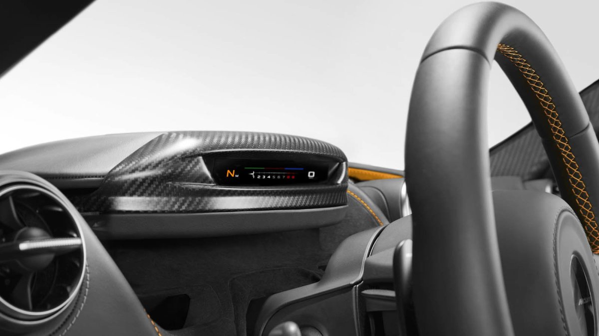 McLaren 720S je zatraceně rychlý a má geniální přístrojovou desku,