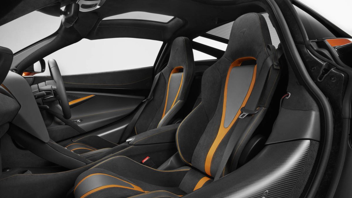 McLaren 720S je zatraceně rychlý a má geniální přístrojovou desku,