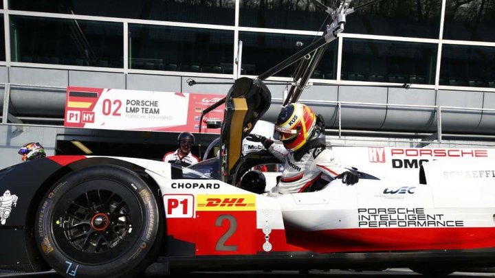 Timo Bernhard usedá do vozu Porsche 919 Hybrid v rámci prologu v Monze