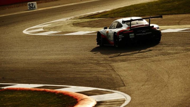 Porsche 911RSR posádky Kevin Estre, Michael Christensen