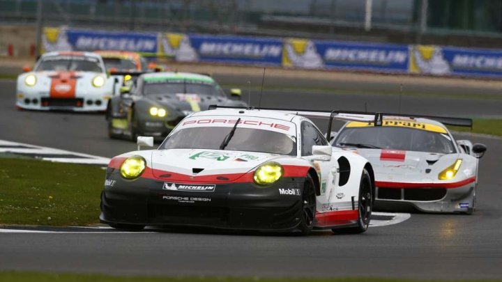 Porsche 911RSR posádky Kevin Estre, Michael Christensen