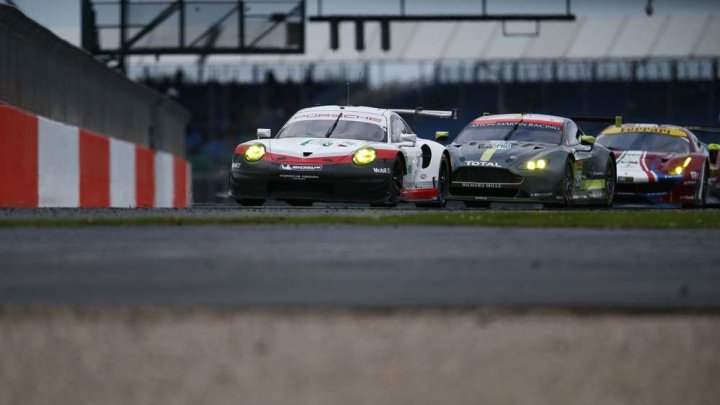 Porsche 911RSR posádky Kevin Estre, Michael Christensen