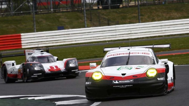 Porsche 911RSR posádky Kevin Estre, Michael Christensen