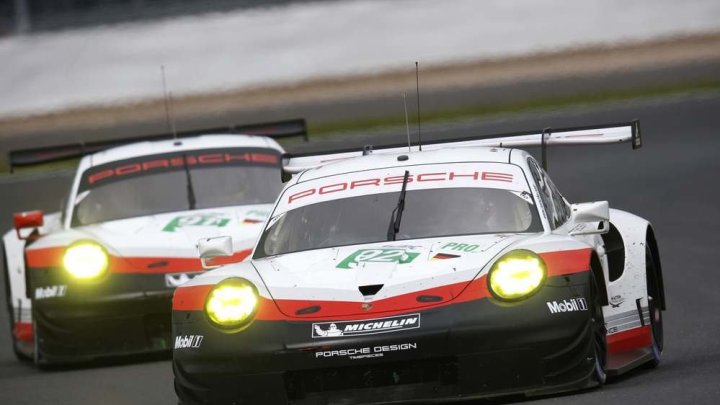 Porsche 911RSR posádky Kevin Estre, Michael Christensen