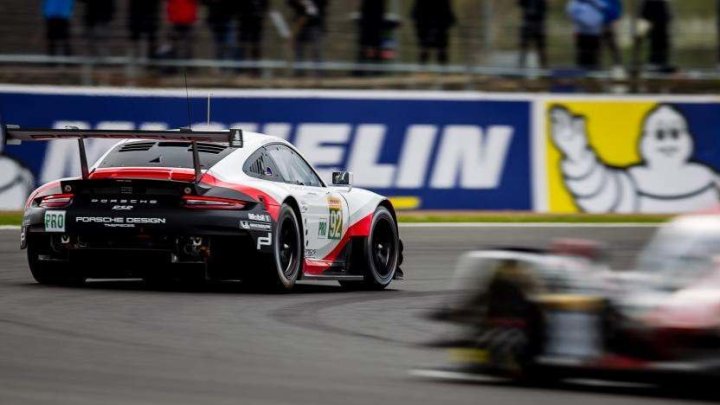 Porsche 911RSR posádky Kevin Estre, Michael Christensen