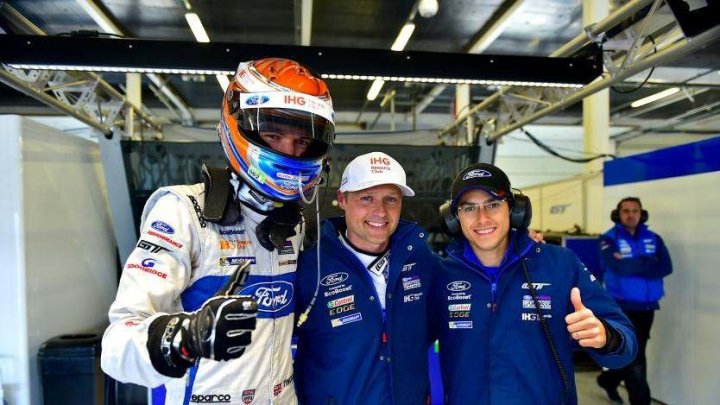 Harry Tincknell, Andy Priaulx, Pipo Derani (zleva) se radují z vítězné kvalifikace v Silverstone