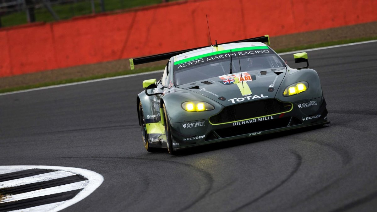 Vůz Aston Martin Vantage V8 GTE amatérské posádky Paul Dalla Lana, Pedro Lamy, Mathias Lauda