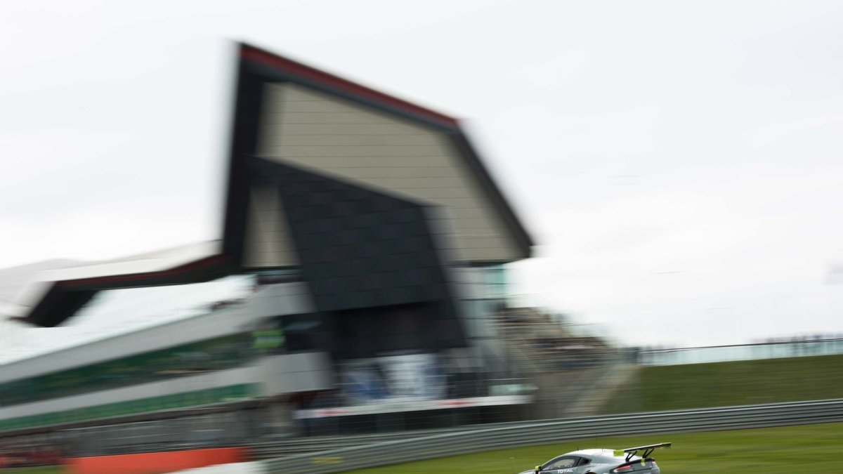 Vůz Aston Martin Vantage V8 GTE amatérské posádky Paul Dalla Lana, Pedro Lamy, Mathias Lauda