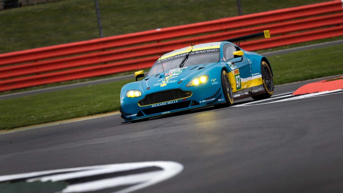 Vůz Aston Martin Vantage V8 GTE posádky Darren Turner, Jonathan Adam, Daniel Serra