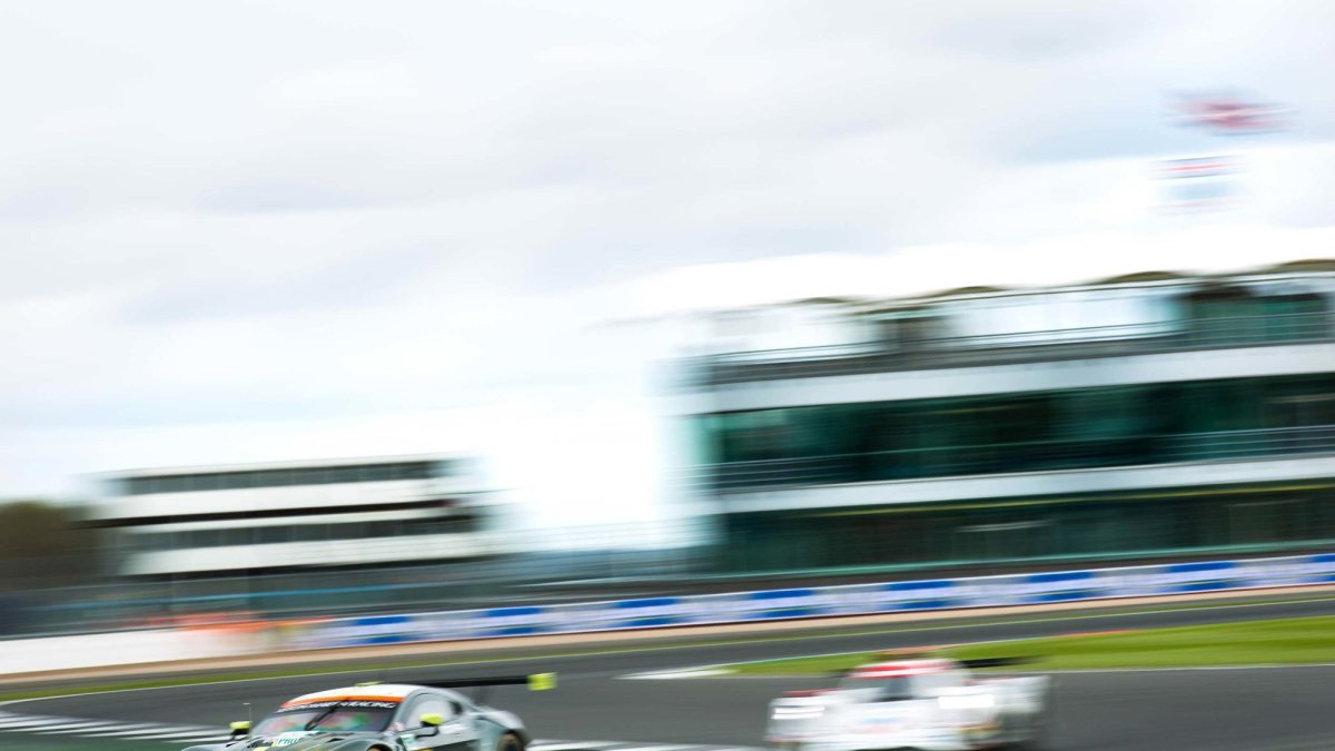 Vůz Aston Martin Vantage V8 GTE posádky Nicki Thiim, Marco Sorensen, Richie Stanaway