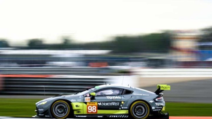 Aston Martin Vantage posádky Paul Dalla Lana, Pedro Lamy, Mathias Lauda