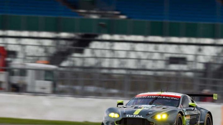 Aston Martin Vantage posádky Richie Stanaway, Marco Sorensen, Nicki Thiim