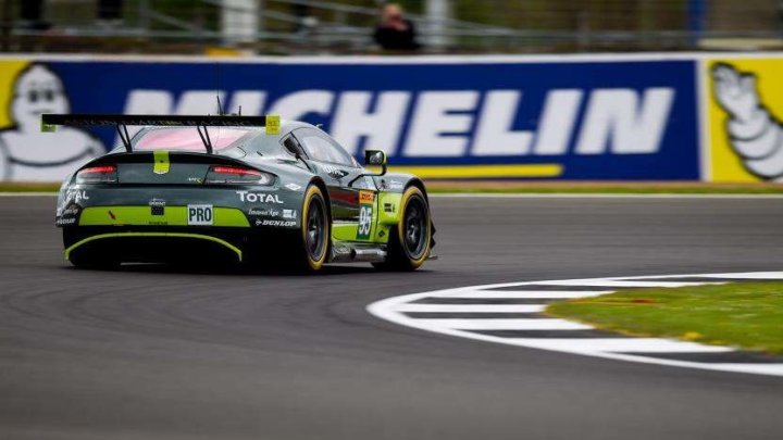 Aston Martin Vantage posádky Richie Stanaway, Marco Sorensen, Nicki Thiim