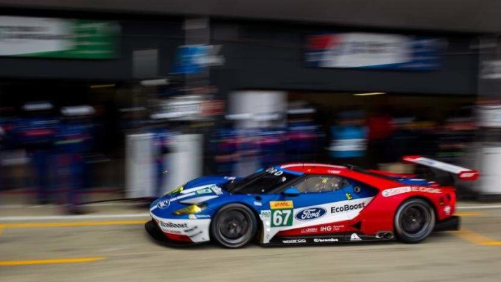 Ford GT v Silverstone
