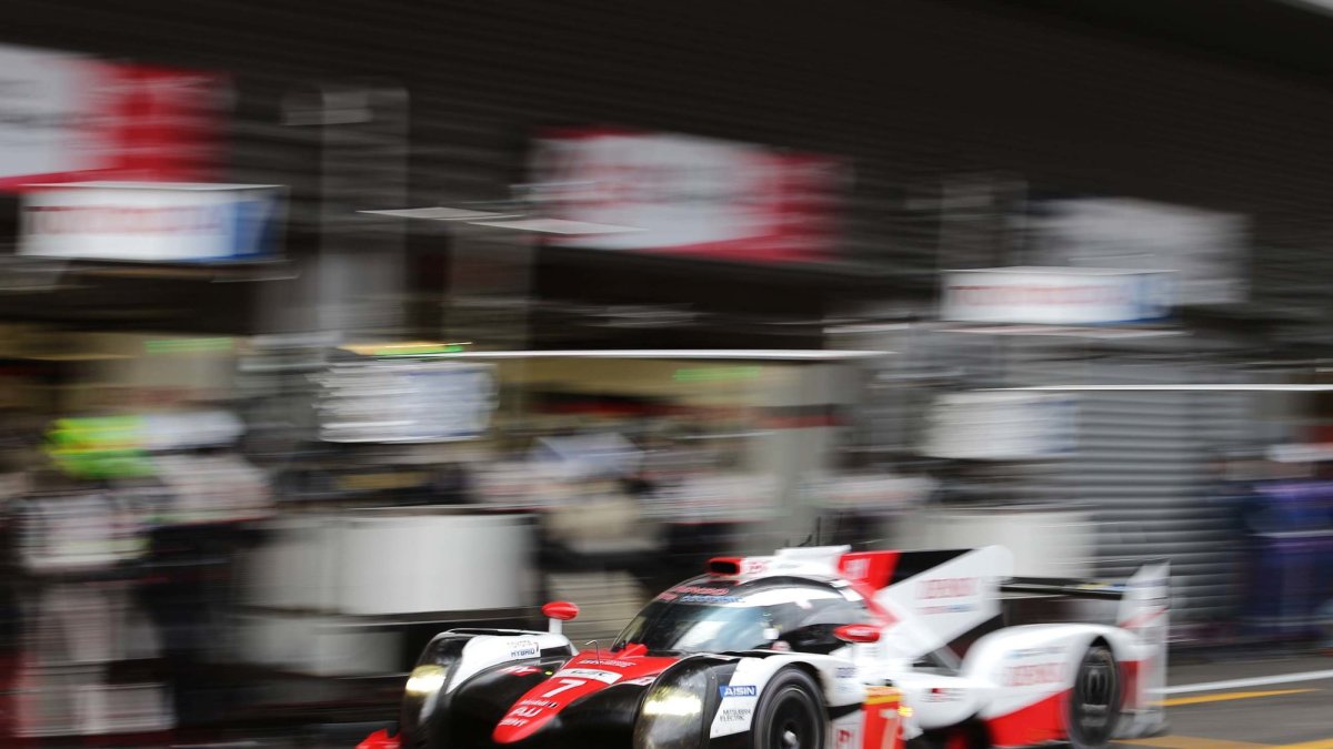 Prototyp Toyota TS050 Hybrid posádky Mike Conway, Kamui Kobayashi, José María López