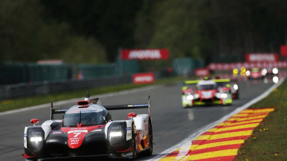Prototyp Toyota TS050 Hybrid posádky Mike Conway, Kamui Kobayashi, José María López
