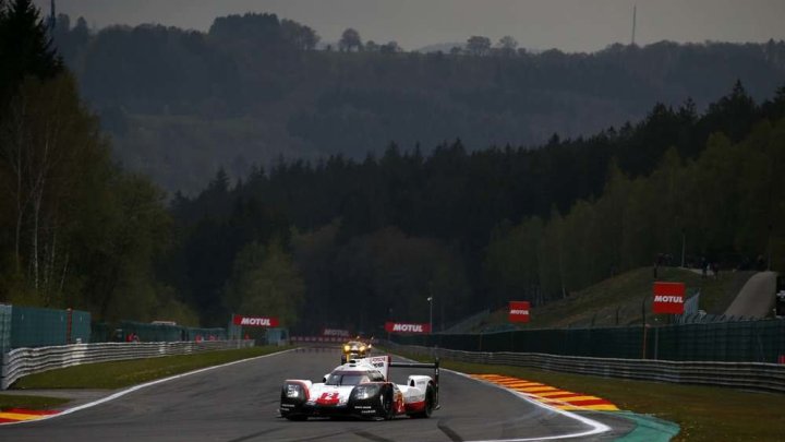 Prototyp Porsche 919 Hybrid posádky Earl Bamber, Brendon Hartley, Timo Bernhard