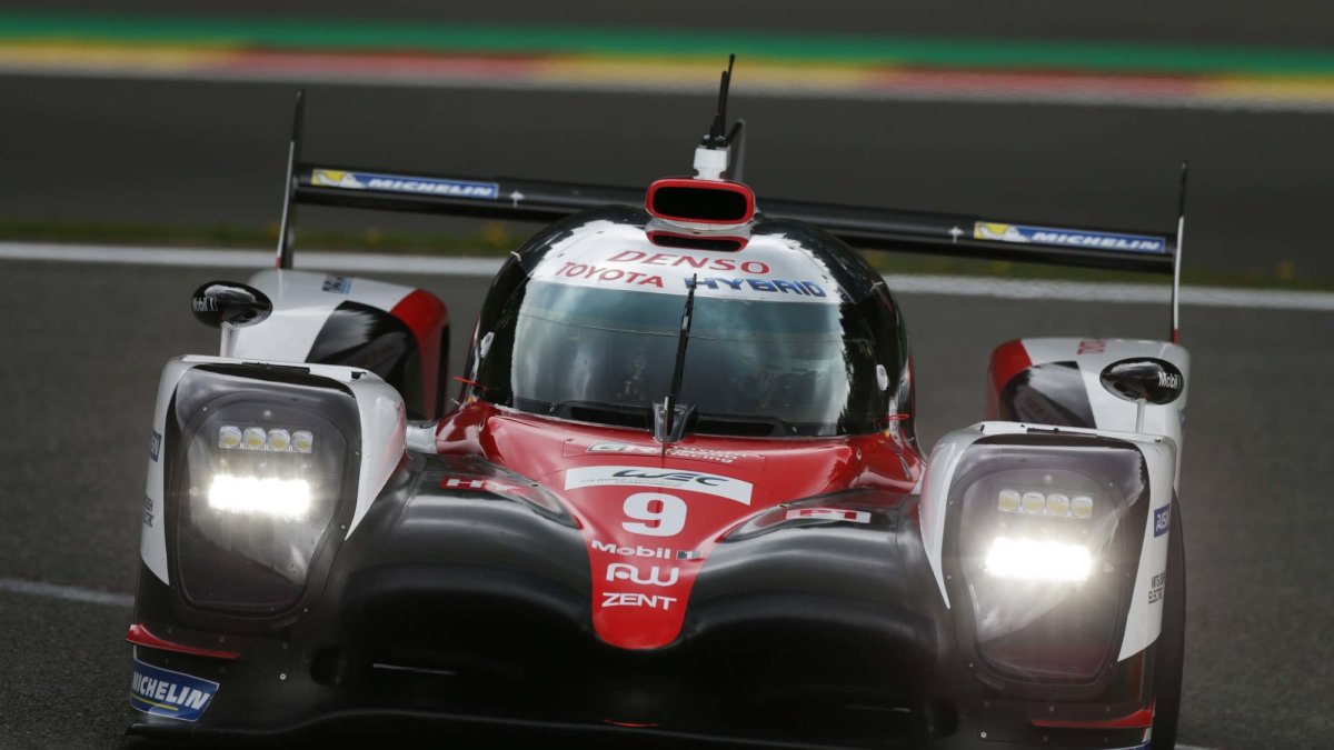 Prototyp Toyota TS050 Hybrid posádky Stéphane Sarrazin, Nicolas Lapierre, Yuji Kunimoto