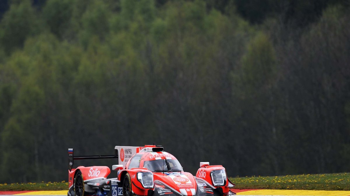 Prototyp LMP2 týmu CEFC Manor TRS Racing s posádkou Vitalij Petrov, Roberto Gonzales, Simon Trummer