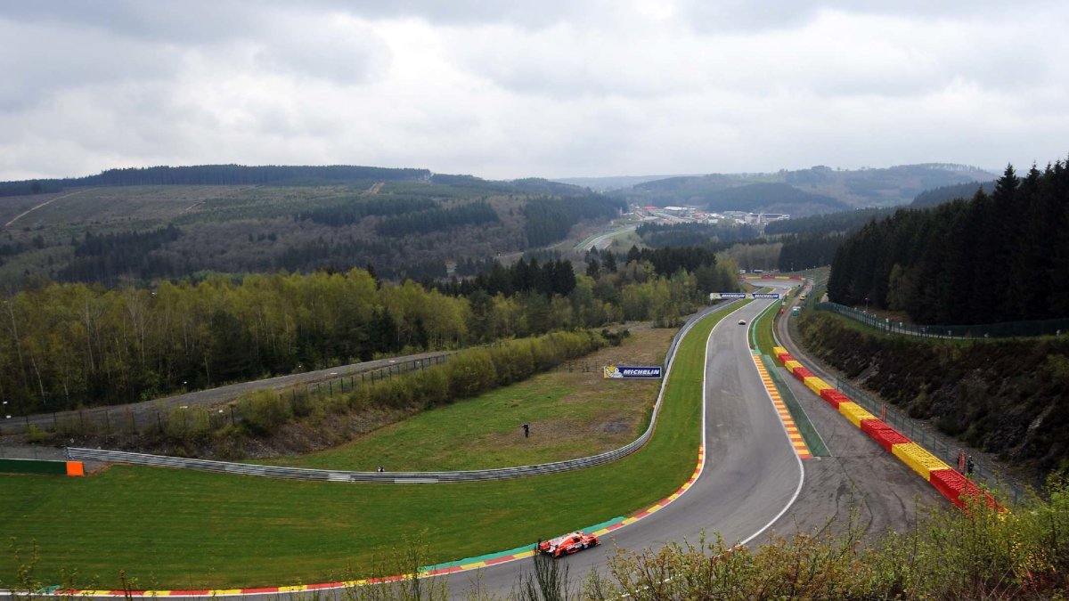 Prototyp LMP2 týmu CEFC Manor TRS Racing s posádkou Tor Graves, Jonathan Hirschi, Jean Eric Vergne