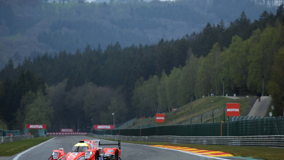 Prototyp LMP2 týmu CEFC Manor TRS Racing s posádkou Tor Graves, Jonathan Hirschi, Jean Eric Vergne