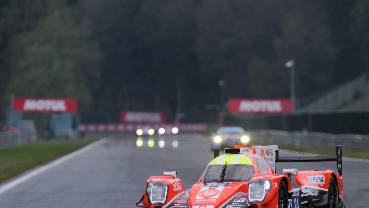 Prototyp LMP2 týmu CEFC Manor TRS Racing s posádkou Tor Graves, Jonathan Hirschi, Jean Eric Vergne